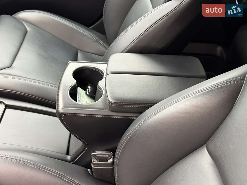 Лифтбек Tesla Model S 2018 в Виннице