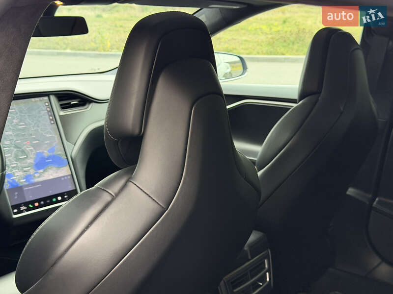 Лифтбек Tesla Model S 2018 в Виннице