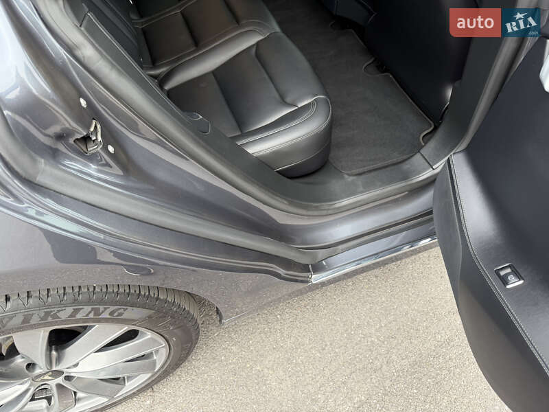 Лифтбек Tesla Model S 2018 в Виннице