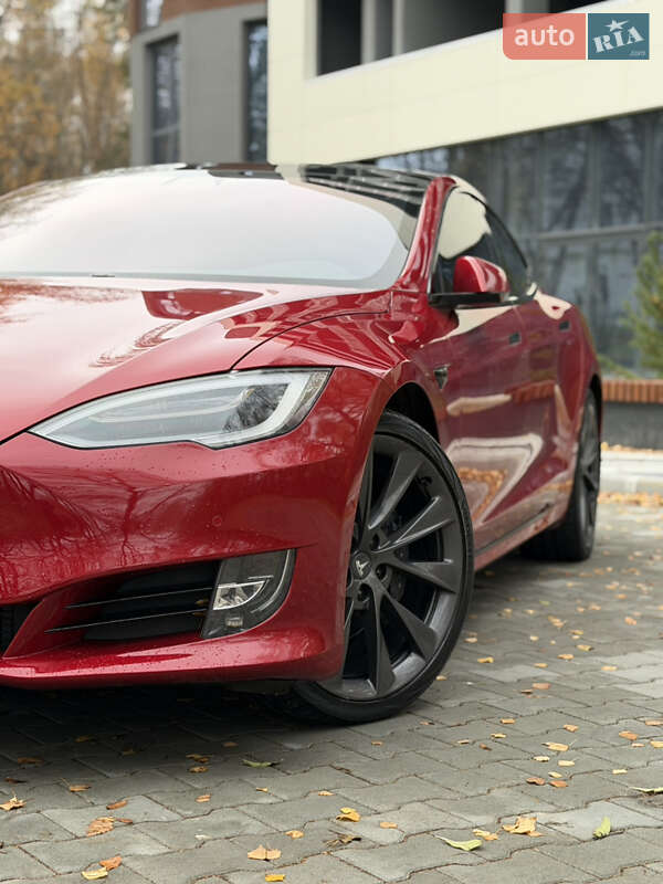 Лифтбек Tesla Model S 2018 в Тернополе