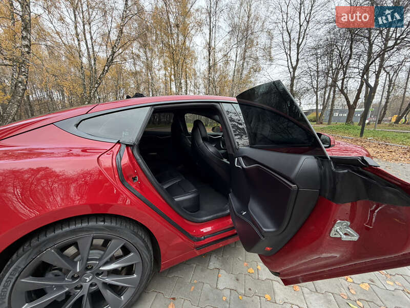 Лифтбек Tesla Model S 2018 в Тернополе