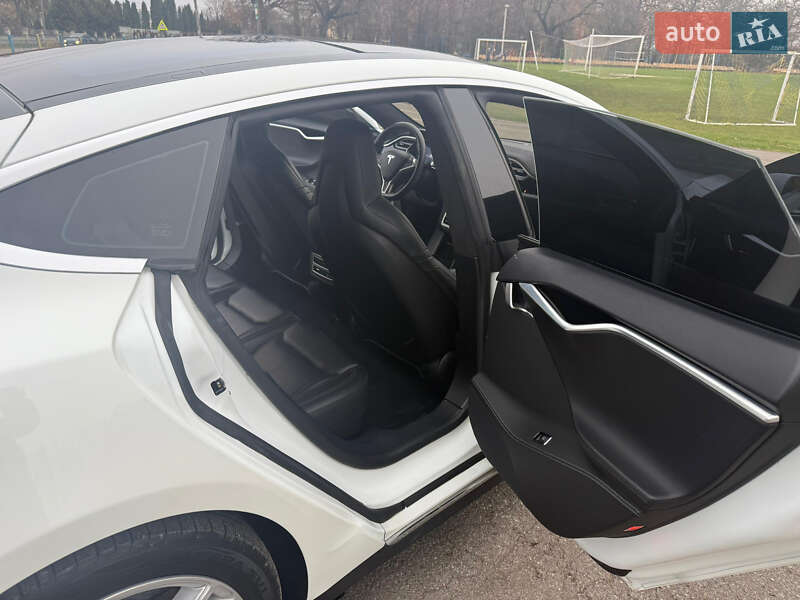 Ліфтбек Tesla Model S 2016 в Тернополі фото 18 Ліфтбек Tesla Model S 2016 в Тернополі