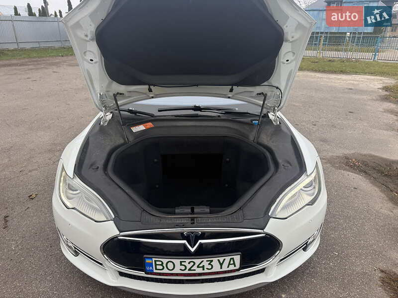 Ліфтбек Tesla Model S 2016 в Тернополі фото 23 Ліфтбек Tesla Model S 2016 в Тернополі