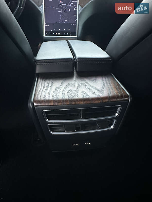 Ліфтбек Tesla Model S 2017 в Луцьку