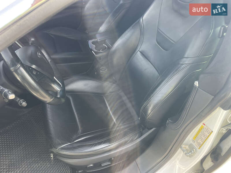 Ліфтбек Tesla Model S 2016 в Луцьку фото 10 Ліфтбек Tesla Model S 2016 в Луцьку