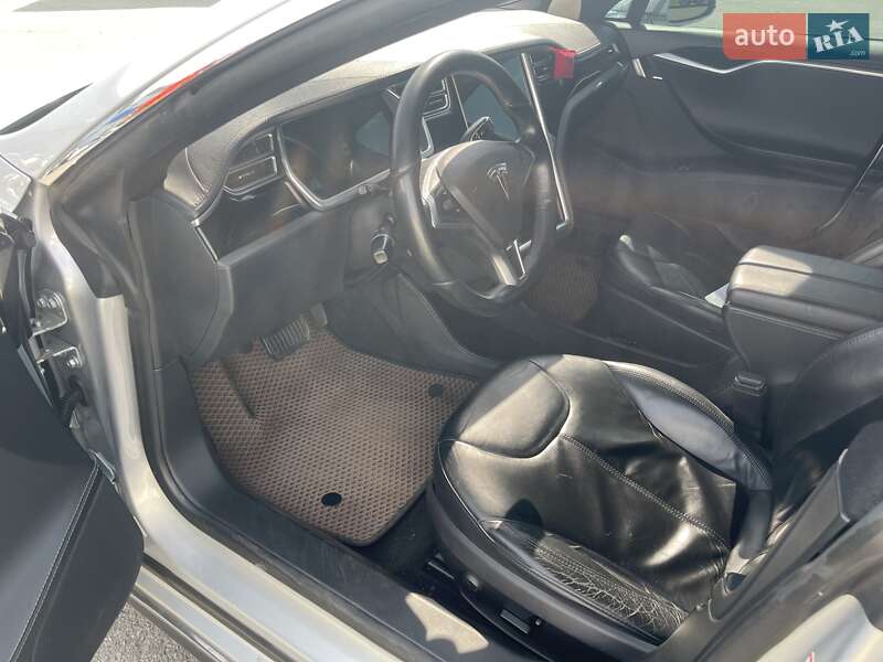 Ліфтбек Tesla Model S 2013 в Києві