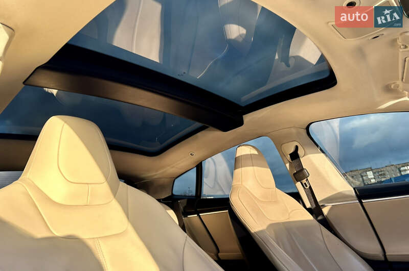 Ліфтбек Tesla Model S 2013 в Ірпені