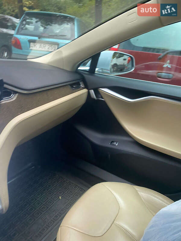 Ліфтбек Tesla Model S 2012 в Одесі фото 34 Ліфтбек Tesla Model S 2012 в Одесі