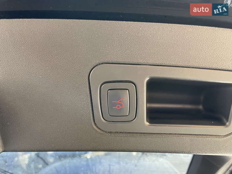 Ліфтбек Tesla Model S 2013 в Львові