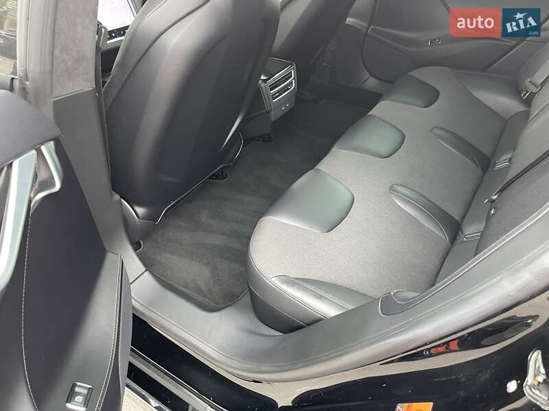 Ліфтбек Tesla Model S 2016 в Києві