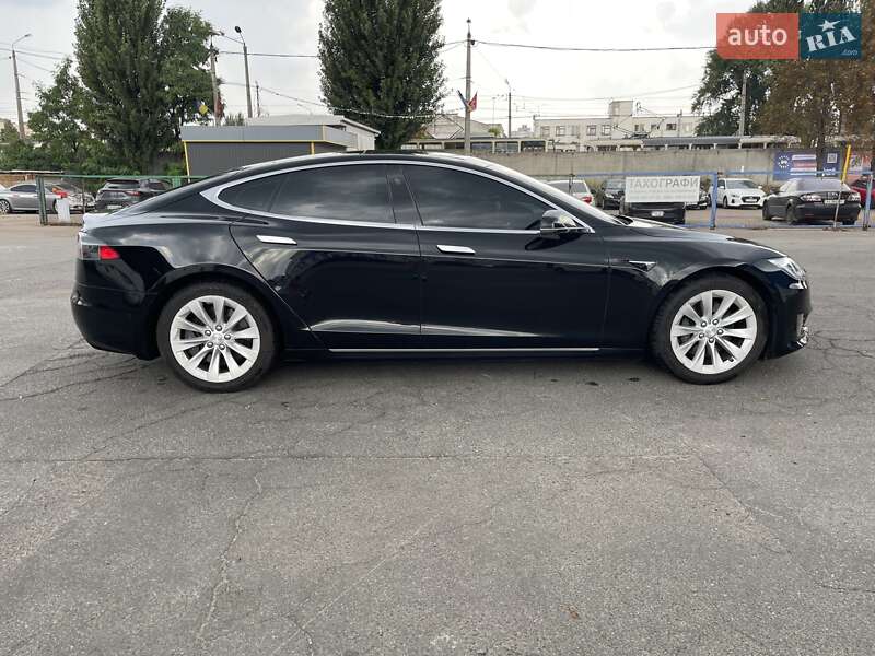 Ліфтбек Tesla Model S 2016 в Києві
