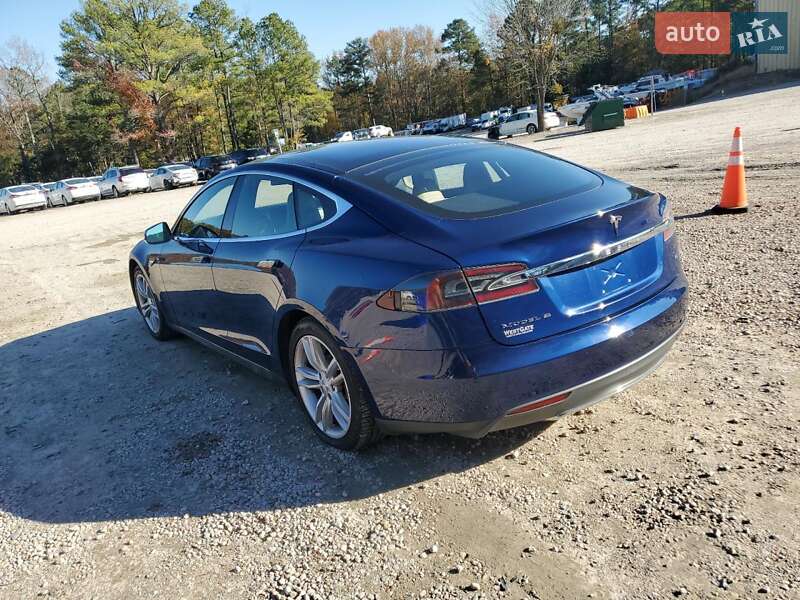 Лифтбек Tesla Model S 2015 в Сумах