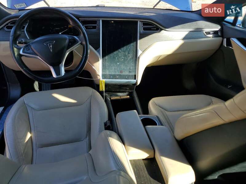Лифтбек Tesla Model S 2015 в Сумах