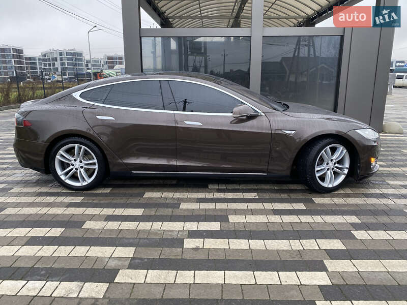 Лифтбек Tesla Model S 2013 в Львове