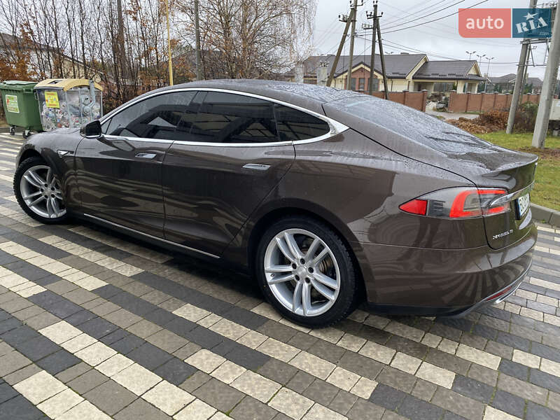 Лифтбек Tesla Model S 2013 в Львове