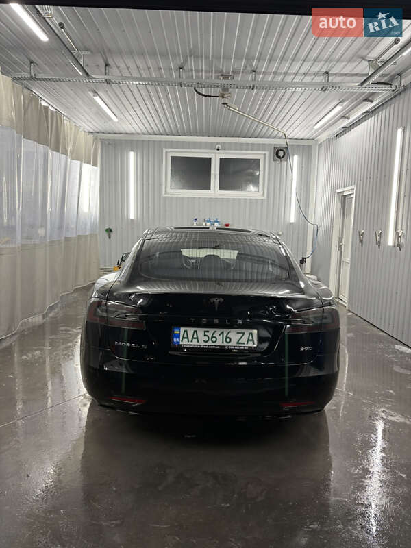 Лифтбек Tesla Model S 2016 в Киеве фото 3 Лифтбек Tesla Model S 2016 в Киеве
