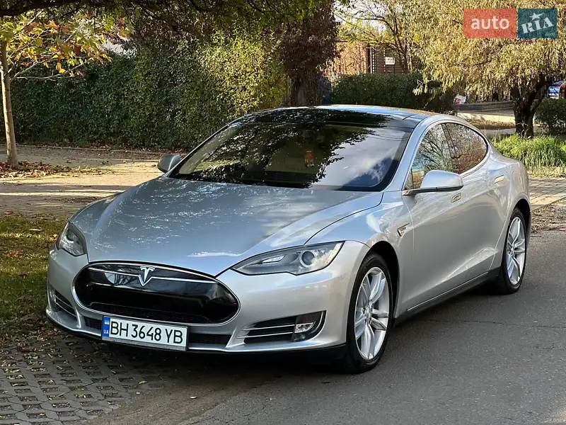 Tesla Model S 2012