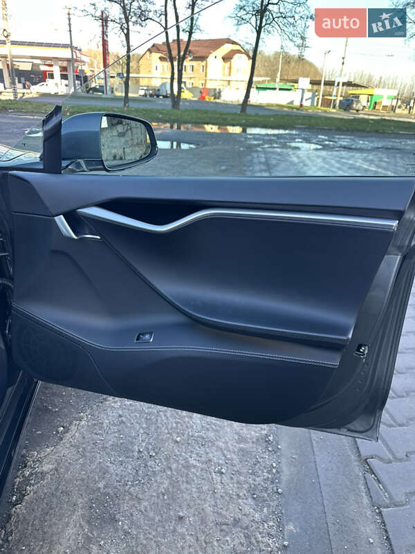 Лифтбек Tesla Model S 2017 в Тернополе фото 10 Лифтбек Tesla Model S 2017 в Тернополе
