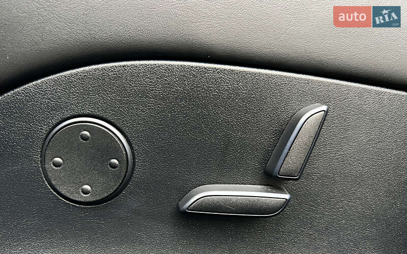 Ліфтбек Tesla Model S 2019 в Львові