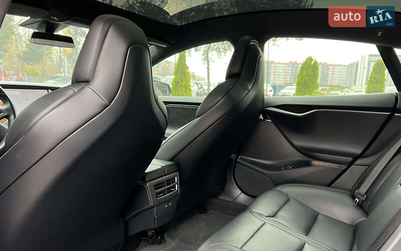 Ліфтбек Tesla Model S 2019 в Львові