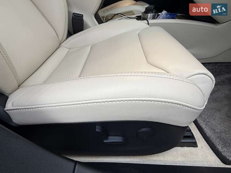 Ліфтбек Tesla Model S 2019 в Києві фото 75 Ліфтбек Tesla Model S 2019 в Києві