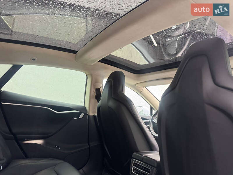 Лифтбек Tesla Model S 2015 в Виннице