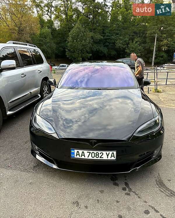Ліфтбек Tesla Model S 2017 в Києві