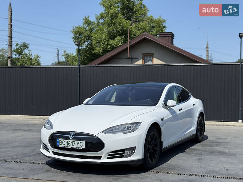 Ліфтбек Tesla Model S 2015 в Чернівцях