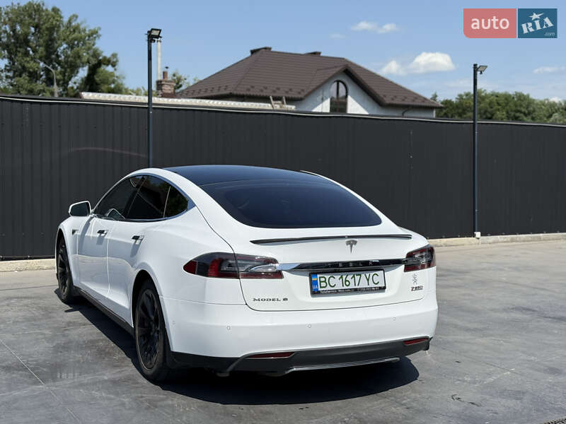 Ліфтбек Tesla Model S 2015 в Чернівцях