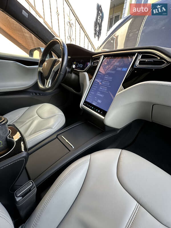 Ліфтбек Tesla Model S 2015 в Богородчанах