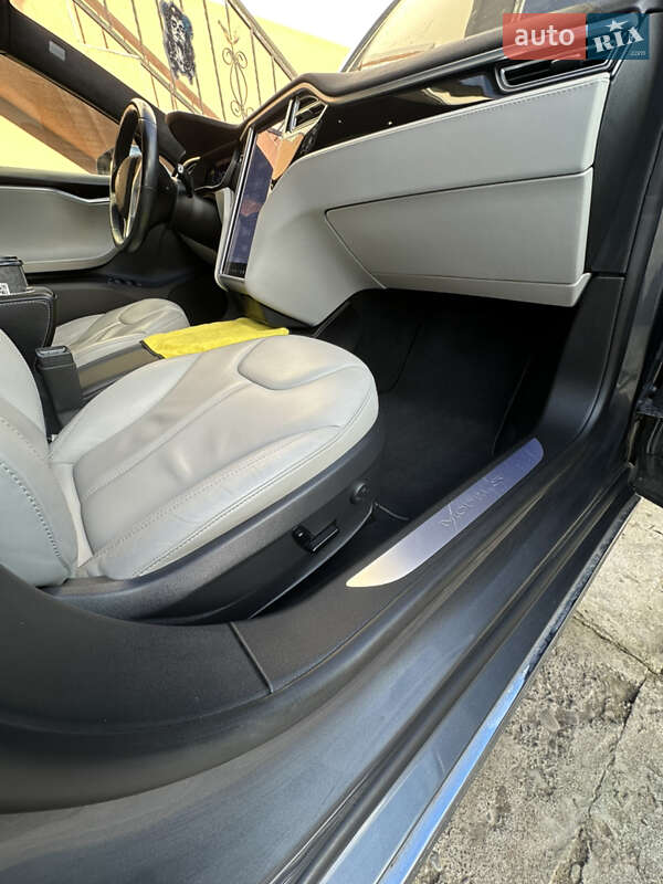 Ліфтбек Tesla Model S 2015 в Богородчанах