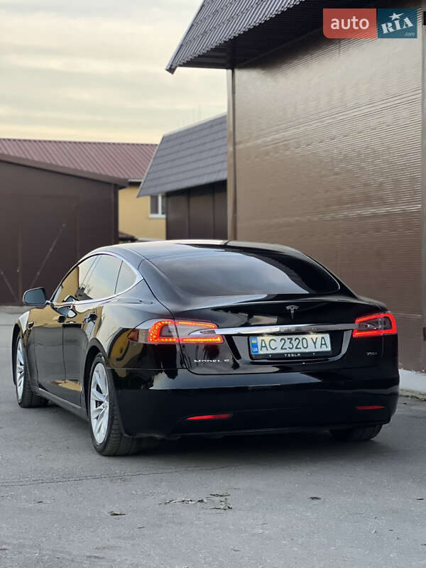 Лифтбек Tesla Model S 2017 в Киеве
