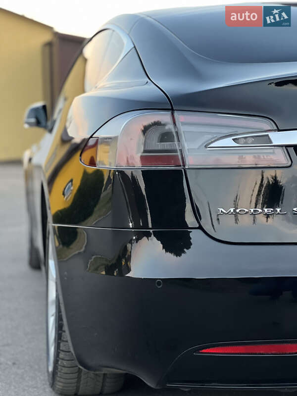 Лифтбек Tesla Model S 2017 в Киеве