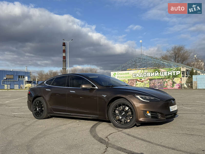 Ліфтбек Tesla Model S 2014 в Дніпрі фото 8 Ліфтбек Tesla Model S 2014 в Дніпрі