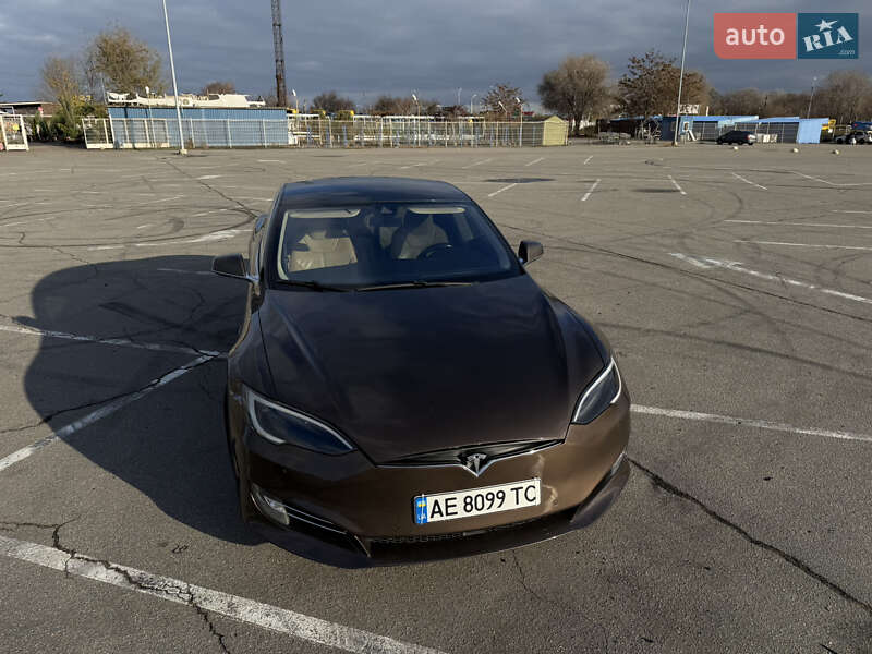 Ліфтбек Tesla Model S 2014 в Дніпрі фото 11 Ліфтбек Tesla Model S 2014 в Дніпрі
