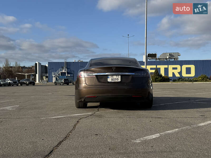 Ліфтбек Tesla Model S 2014 в Дніпрі фото 13 Ліфтбек Tesla Model S 2014 в Дніпрі