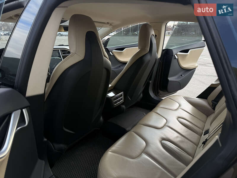 Ліфтбек Tesla Model S 2014 в Дніпрі фото 18 Ліфтбек Tesla Model S 2014 в Дніпрі
