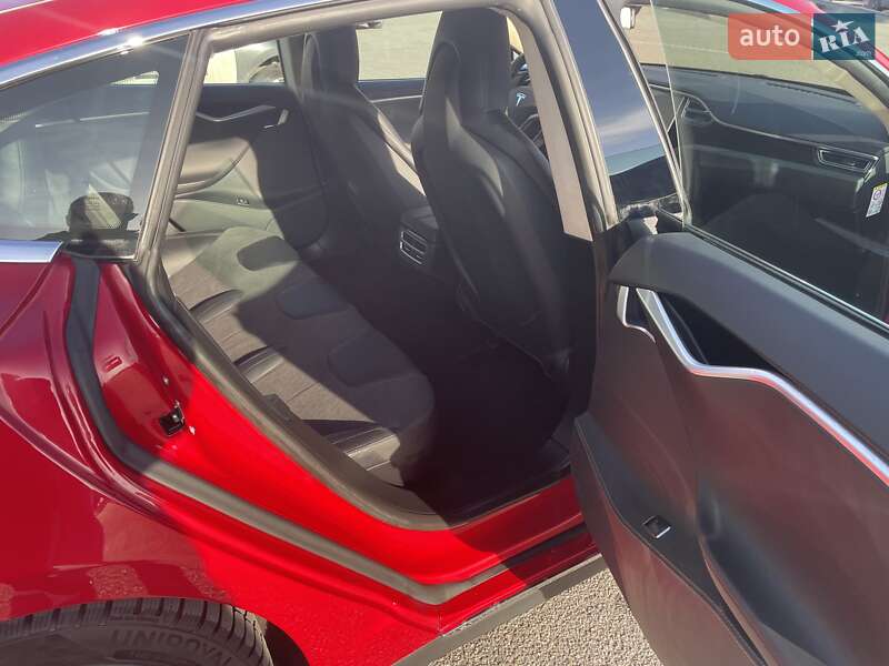 Ліфтбек Tesla Model S 2015 в Львові фото 9 Ліфтбек Tesla Model S 2015 в Львові