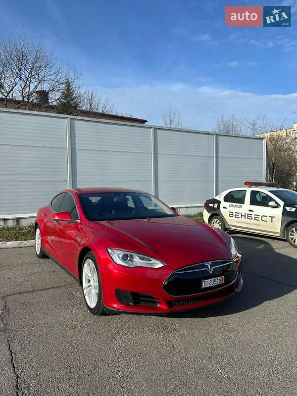 Ліфтбек Tesla Model S 2015 в Львові фото 30 Ліфтбек Tesla Model S 2015 в Львові