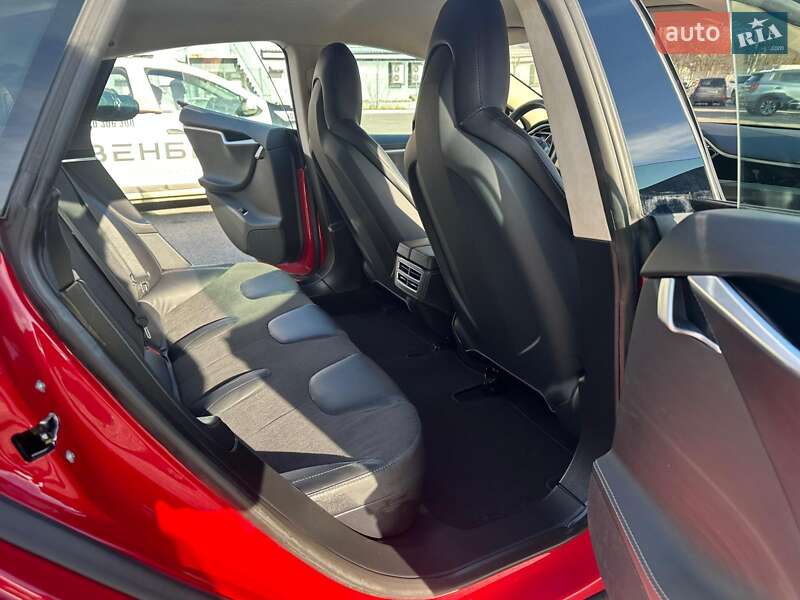 Ліфтбек Tesla Model S 2015 в Львові фото 45 Ліфтбек Tesla Model S 2015 в Львові
