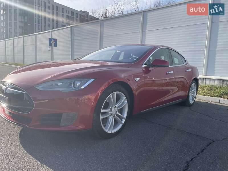 Ліфтбек Tesla Model S 2015 в Львові фото 47 Ліфтбек Tesla Model S 2015 в Львові