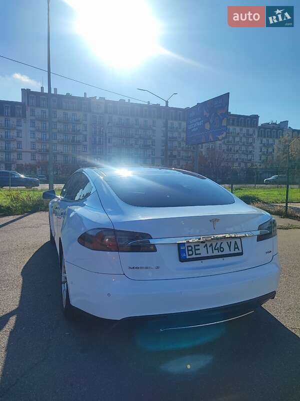 Лифтбек Tesla Model S 2015 в Николаеве фото 3 Лифтбек Tesla Model S 2015 в Николаеве