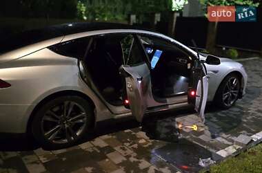 Лифтбек Tesla Model S 2015 в Ровно