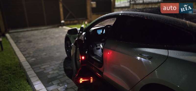 Ліфтбек Tesla Model S 2015 в Рівному