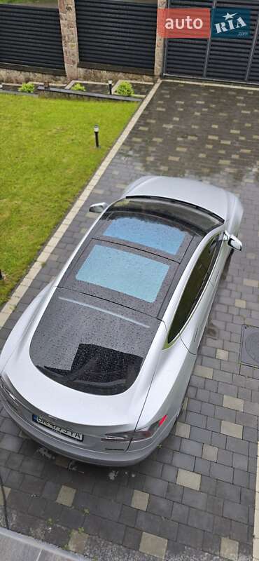 Ліфтбек Tesla Model S 2015 в Рівному