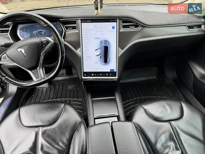 Ліфтбек Tesla Model S 2015 в Чернівцях