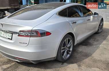 Лифтбек Tesla Model S 2015 в Ровно