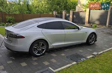 Лифтбек Tesla Model S 2015 в Ровно