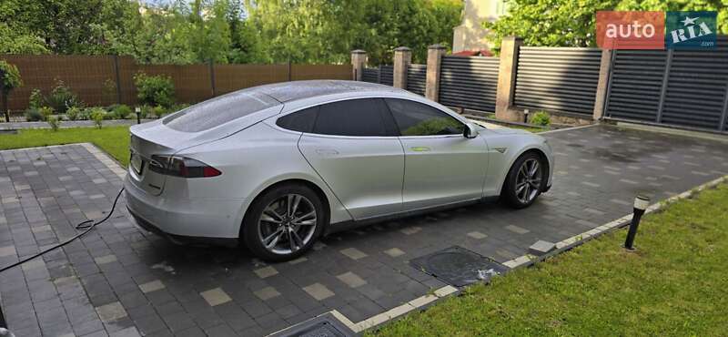 Ліфтбек Tesla Model S 2015 в Рівному