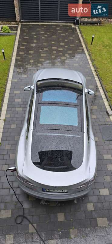 Лифтбек Tesla Model S 2015 в Ровно